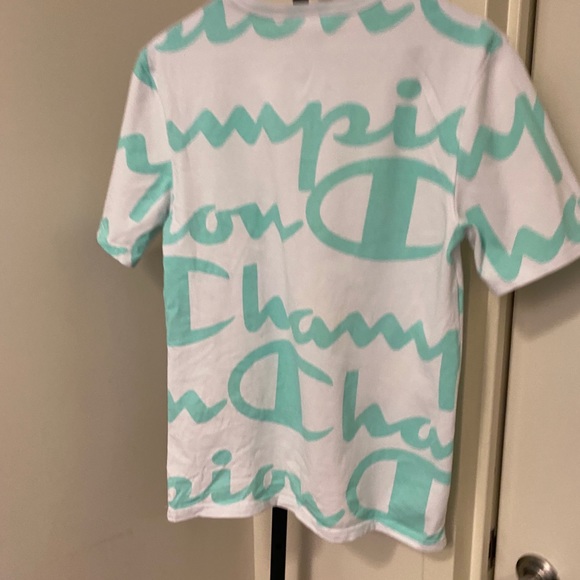 CHAMPION Giant Script Tee - Picture 7 of 7